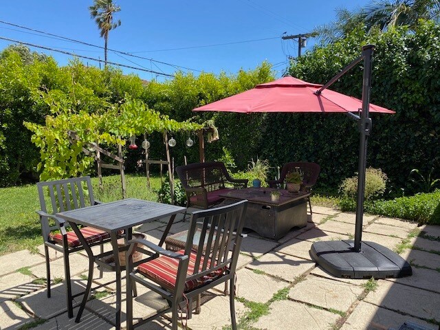 Great back yard - 1344 S Curson Ave