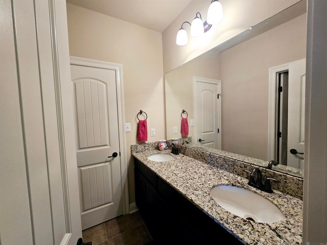 Building Photo - 18258 River Landing Dr