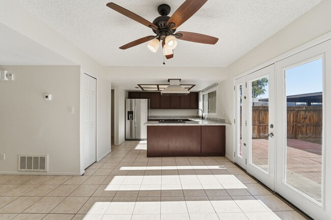 Building Photo - Beautiful 3-Bedroom Townhome in Northern Manor West