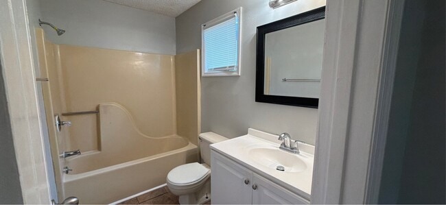 Building Photo - 4303 Chalet Cir NW