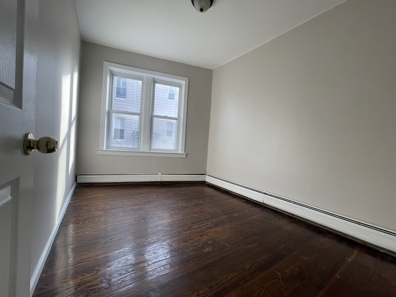 233 Fowler Ave 3 - 223 Fowler Ave