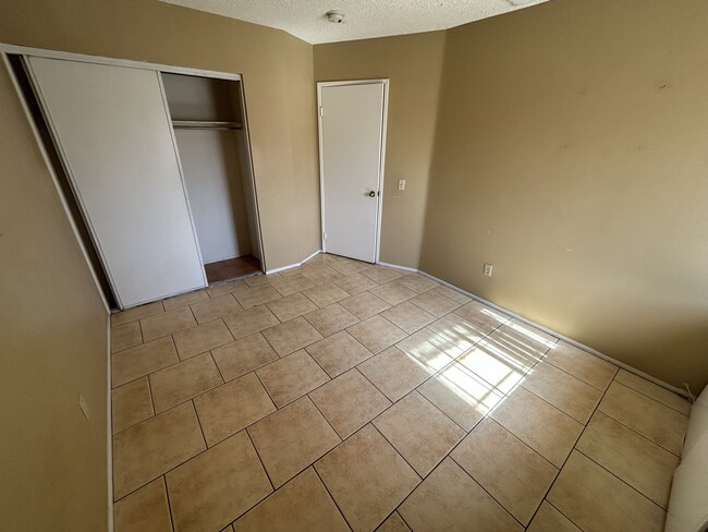 Building Photo - 1523 Heirloom Ave