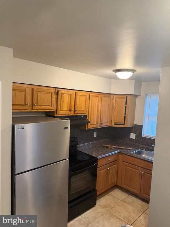 Building Photo - 658 Tara Dr