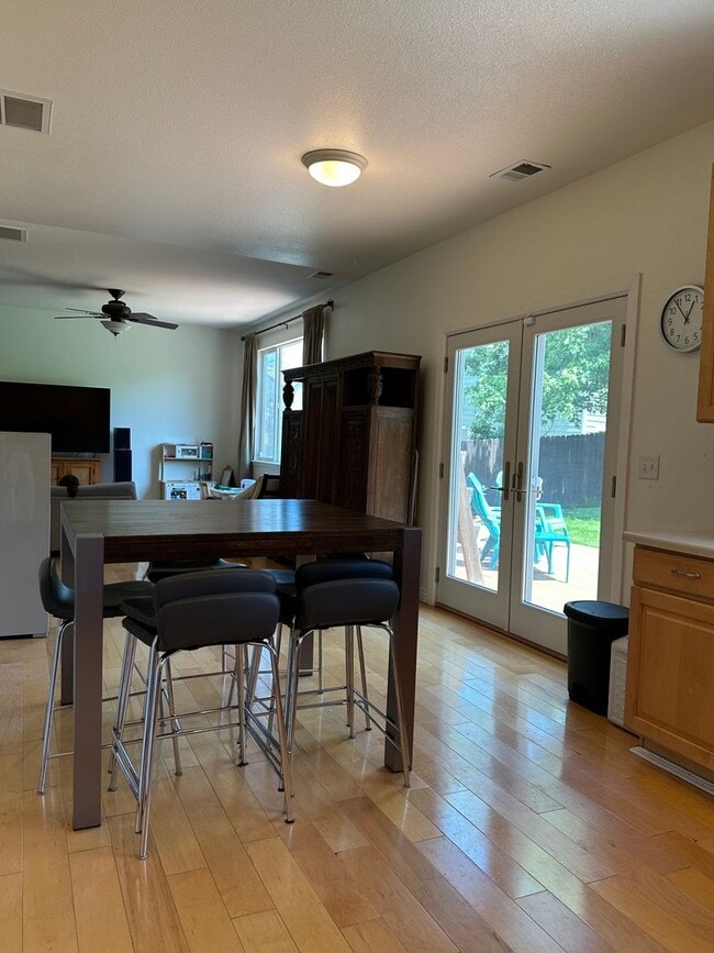 Building Photo - Open floor plan and backs to Open Space! 4...