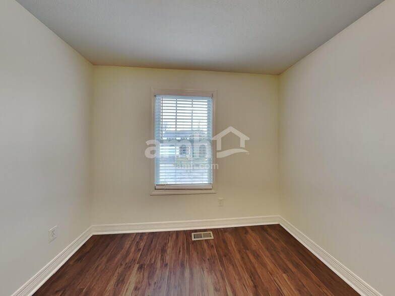 Building Photo - 2083 Shetland St