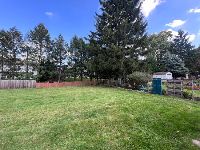 Building Photo - 6021 William Dr