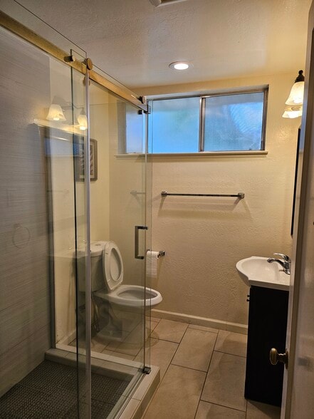 Building Photo - 173 Bel Ayre Dr