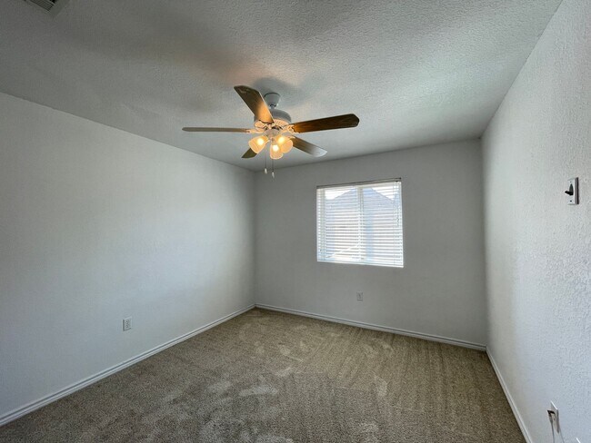 Building Photo - 3-Bedroom House on 1/2 an Acre for Rent in Killeen