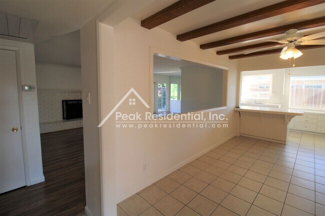 Building Photo - Charming 3bd/2ba Foothill Farms Home With 2 Car Garage!