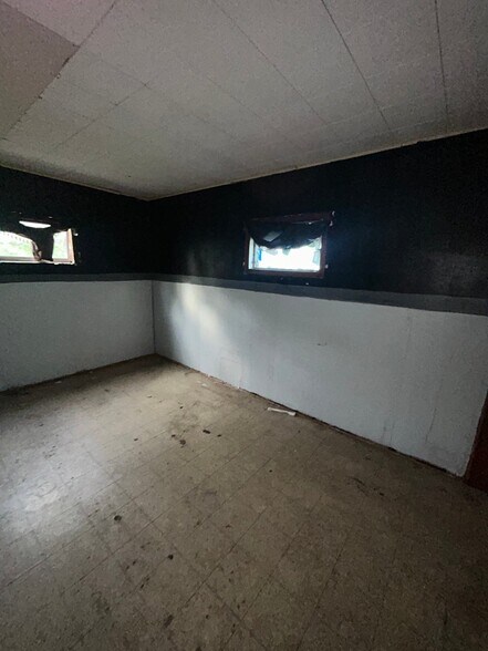 Building Photo - 2332 Renois Ln