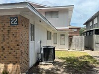 Building Photo - Two Story South Side Townhome