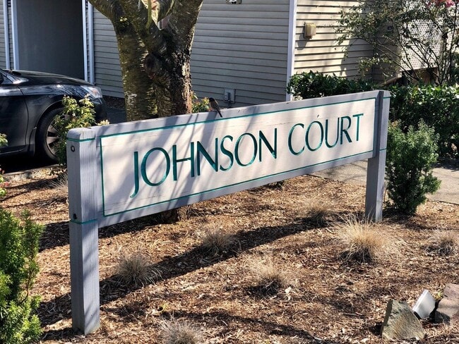 Building Photo - 2 Bedroom 2 Bath Condo Overlooking a Greenbelt!