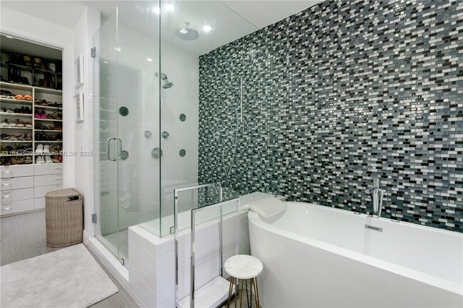 Building Photo - 6222 Paradise Point Dr