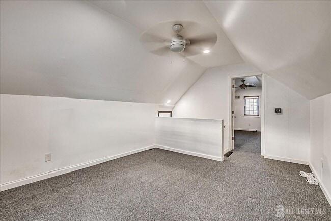 Building Photo - 14 Linden St