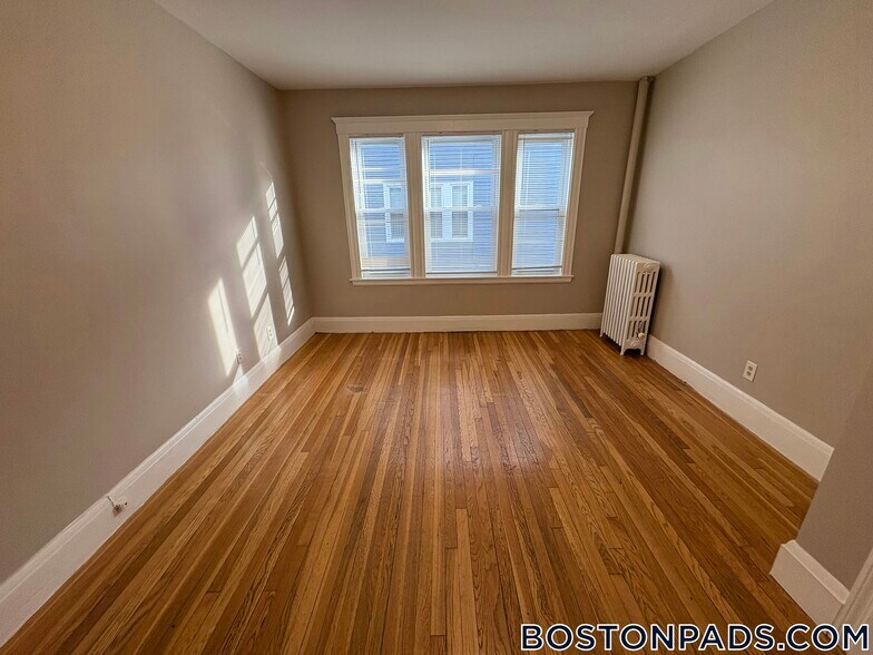 Building Photo - 30 Harwood St