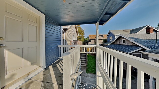 Building Photo - 718 S Yakima Ave