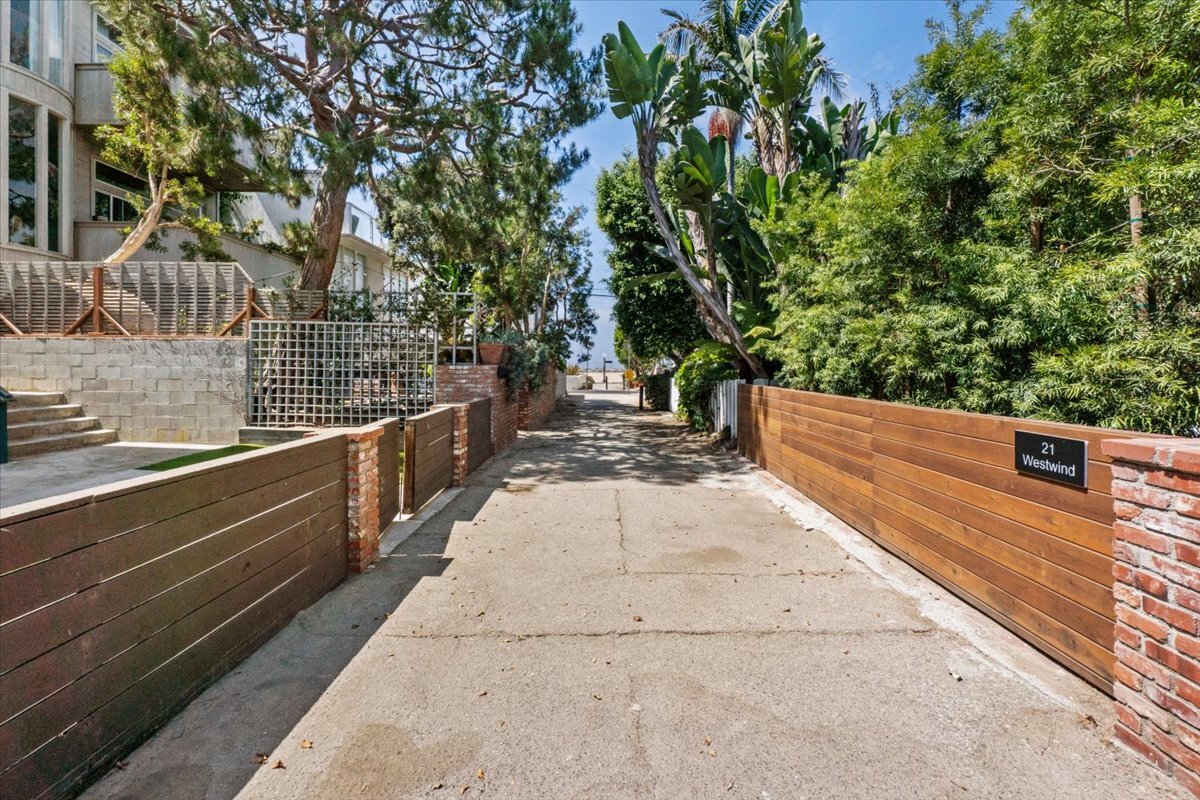 Building Photo - 21 Westwind St