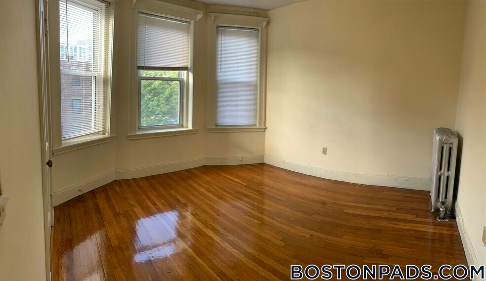 Building Photo - 117 Park Dr