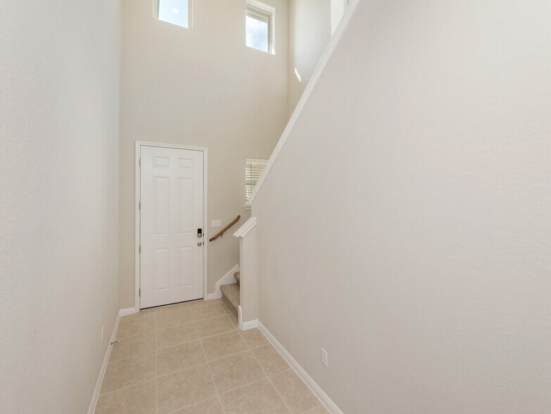 Building Photo - 120 Serpens St