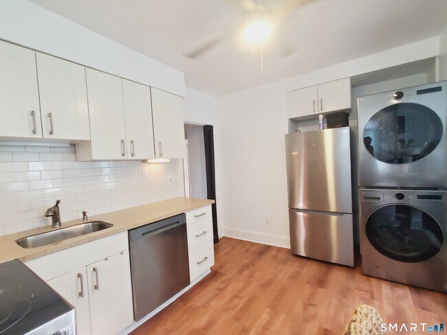 Building Photo - 43 Mohegan Ave