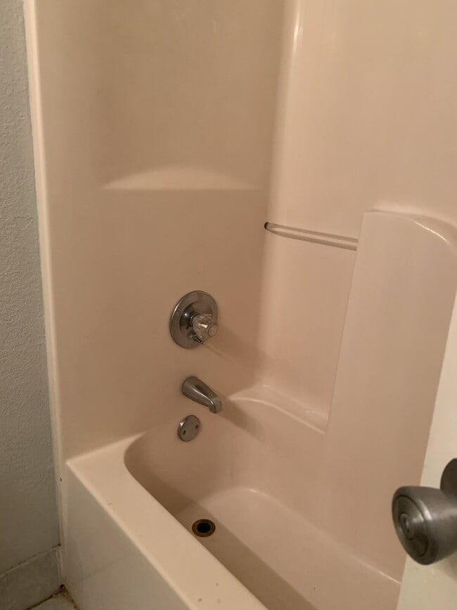 Building Photo - "Charming 1-Bedroom Retreat in Jonesboro's Heart – Cozy 500 Sq Ft Haven on Parnell Place!"