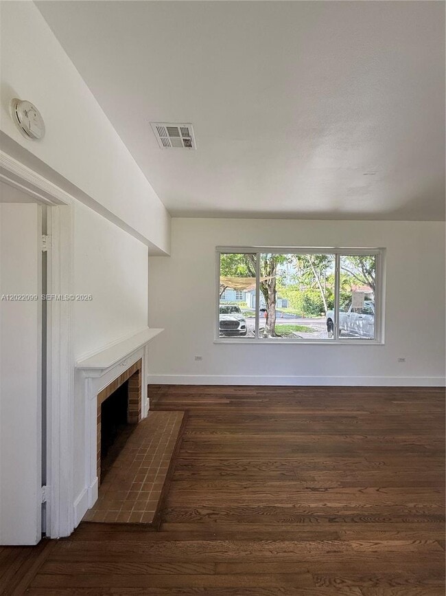 Building Photo - 661 NE 51st St