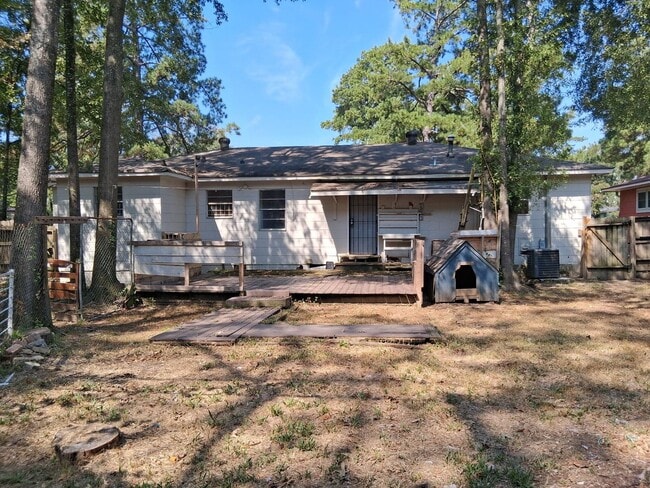 Building Photo - 1826 Wisteria Dr