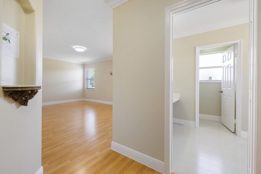 Building Photo - 1512 SW 106th Ave