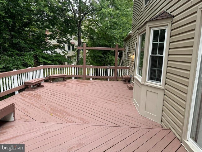 Building Photo - 12859 Valleywood Dr
