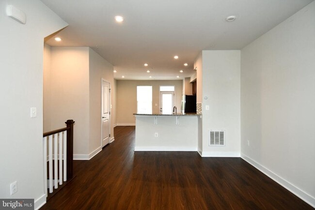Building Photo - 4917 Crest View Dr