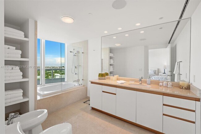 Building Photo - 1643 Brickell Ave