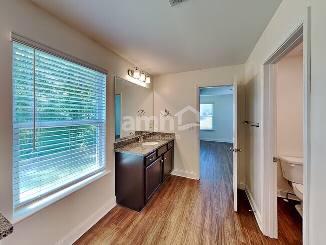 Building Photo - 1327 Weatherbrook Cir