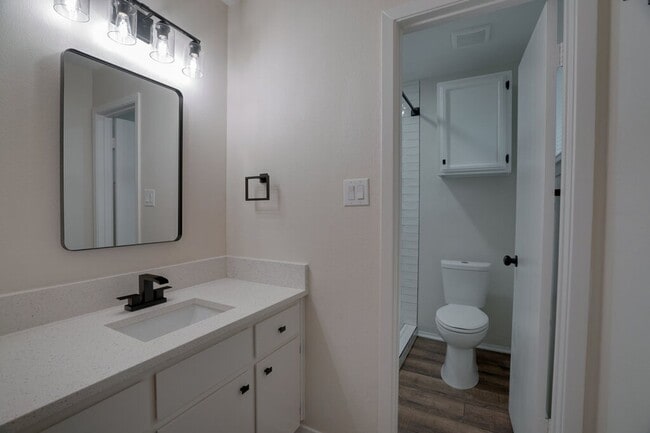 Building Photo - 2103 Pompton Dr