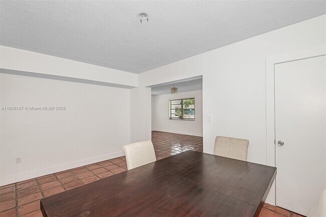 Building Photo - 309 Bird Rd