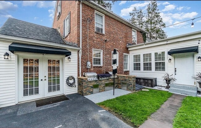 Building Photo - 3015 N 5th St