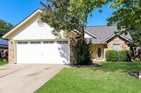 Building Photo - 6329 N Park Dr