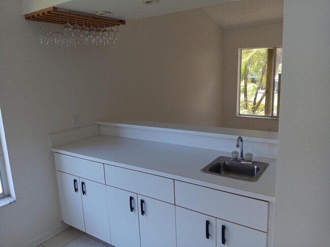 Building Photo - 23157 Fountain View Dr