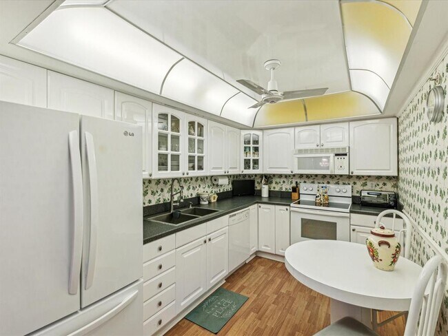 Building Photo - 255 Dolphin Point
