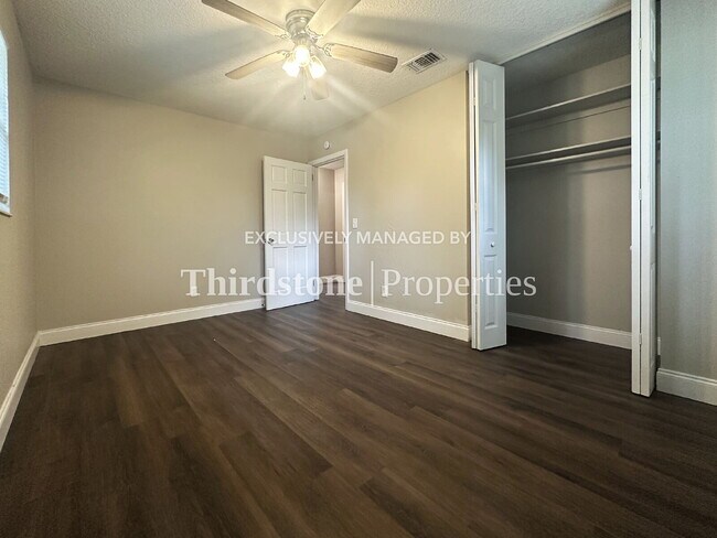 Building Photo - 8544 Oak Leaf Rd