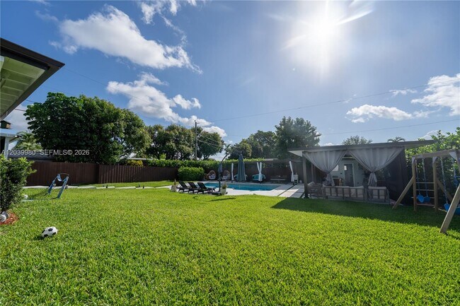 Building Photo - 17901 SW 92nd Ct