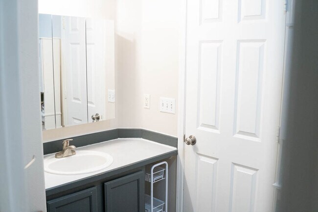 Building Photo - 6903 Gold Kings Ave