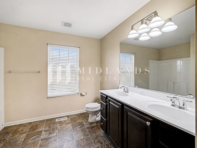 Building Photo - Papillion 2 Story