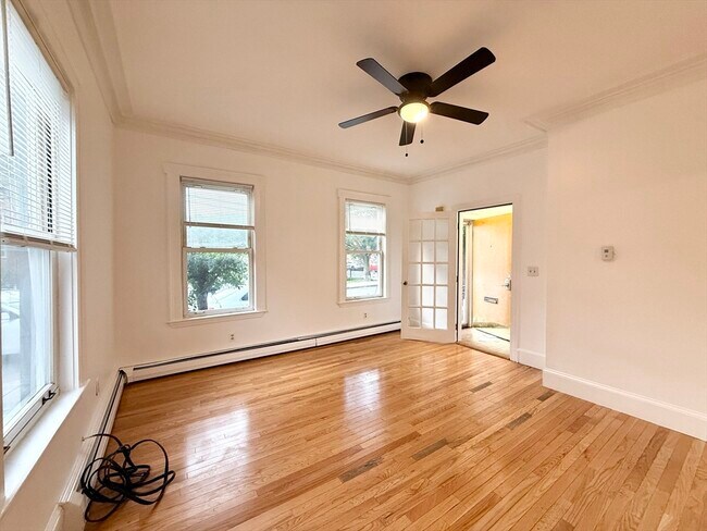 Building Photo - 26 Callender St