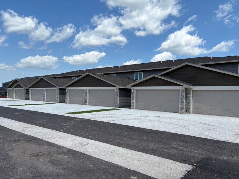 Welcome to Pinnacle Townhomes - Pinnacle Townhomes