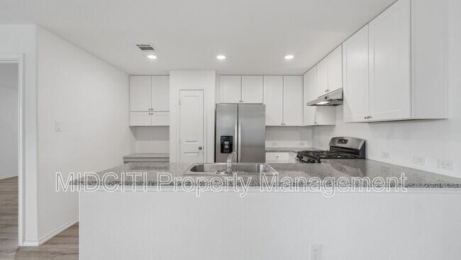 Building Photo - 466 Fairy Duster Dr