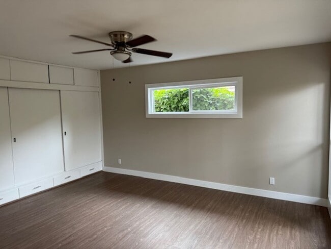 Building Photo - Newly Renovated 4 Bedroom 2 Bath home, wit...