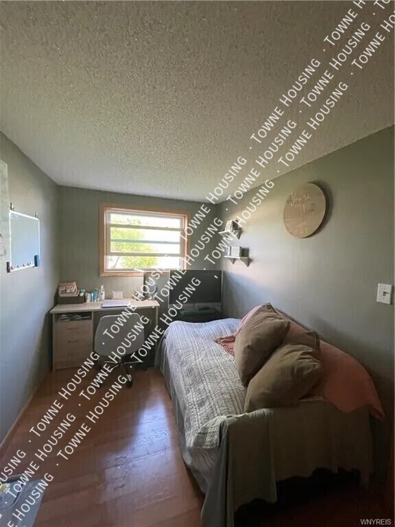 Building Photo - 191 Helen St