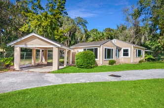 Building Photo - Completely Renovated 3 Bedroom.