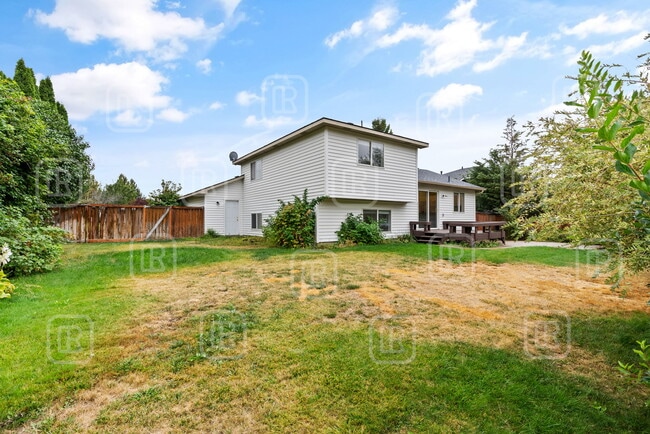 Building Photo - 23713 E Maxwell Ave