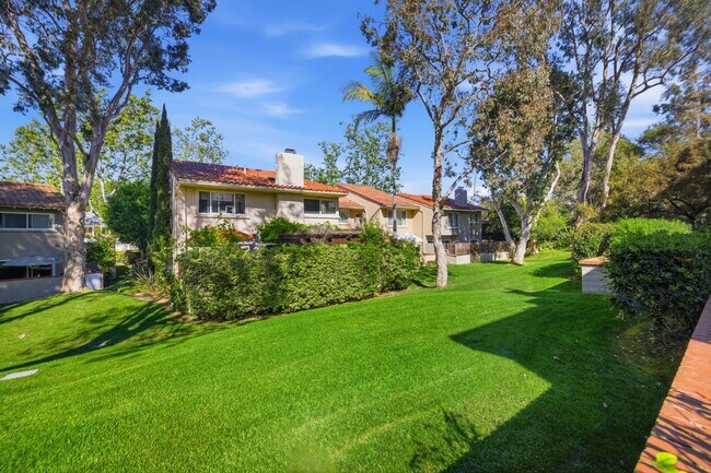 Building Photo - 508 Ventaja